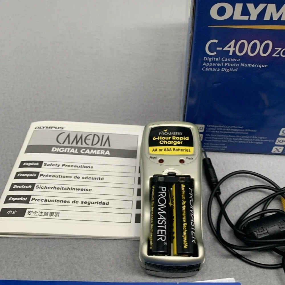 Olympus Camedia C-4000 4MP Digital Camera w/3x Optical Zoom Lots of Extras